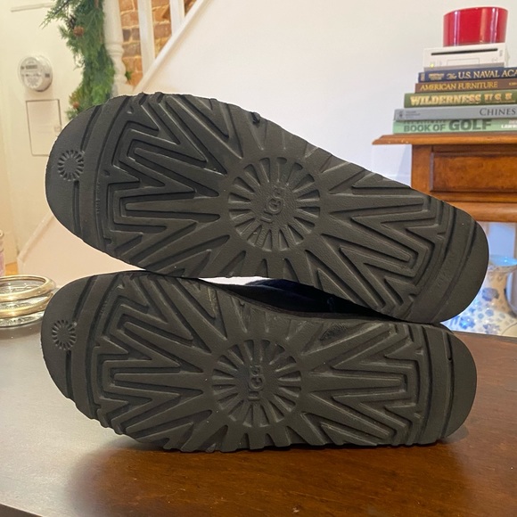 UGG Classic Short II Sherpa Cuff Boots - Women’s - Picture 5 of 9